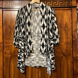 About a girl Lis Angeles Women’s Cardigan size Medium black and white pattern